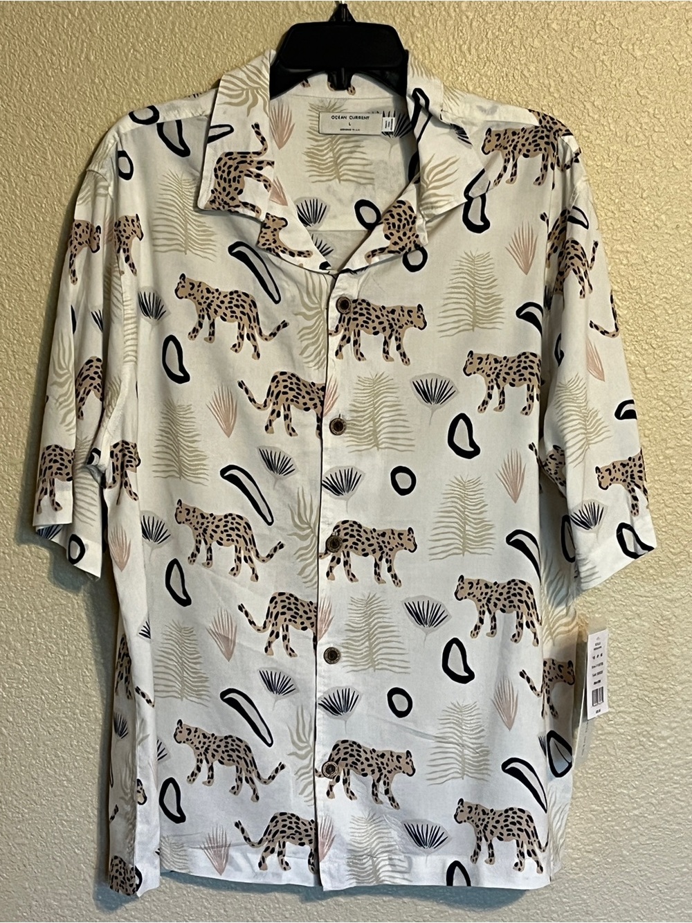 Ocean Current Men’s L Sands/Cream Color Leopard Design Short Sleeve Camp Shirt